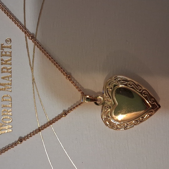 Pretty Heart Locket - Picture 4 of 4